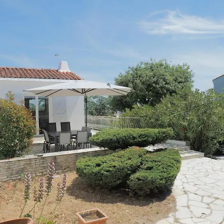 Hébergement de vacances Renovated By The Ocean *