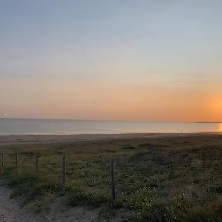 Hébergement de vacances Renovated By The Ocean *